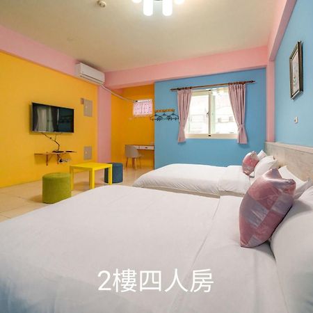 花蓮包棟彩色窩民宿 溜滑梯 烤肉唱歌 電動麻將 近東大門 Hualien City Luaran gambar